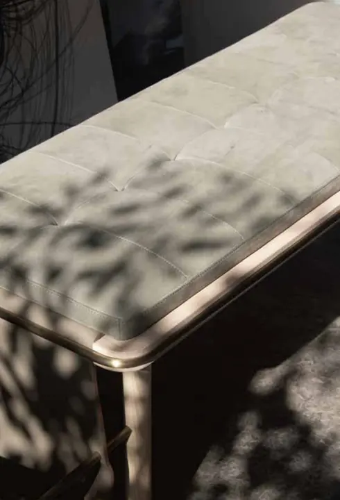 Table surface and edge detail from the SYMPHONY collection by Knights Craft